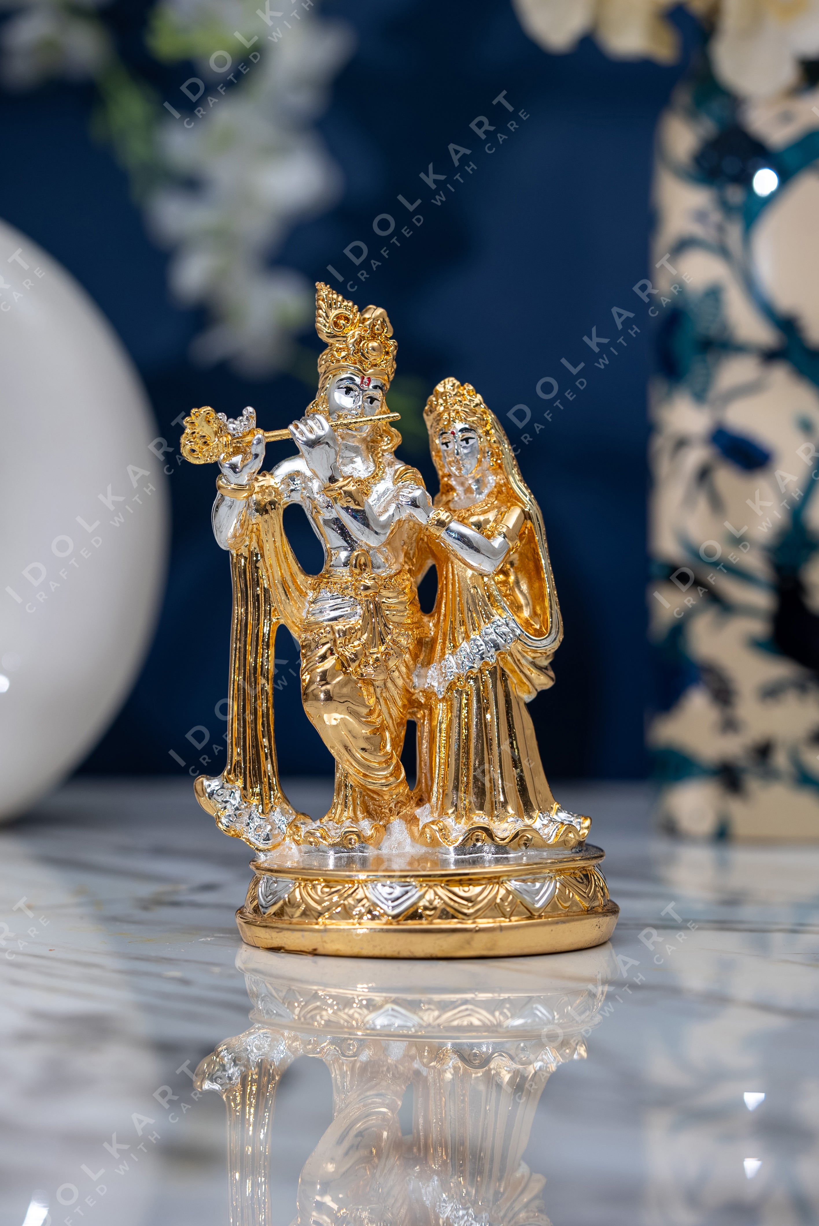 Amazon.com: Prince Home Decor & Gifts Metal Gold Plated Radha Krishna Idol  on Jhula Idol Statue Showpiece Figurine for janmashtami Janmashtami jhula  GiftMandir Pooja Murti (Size 7.5 x 5 Inches) : Home